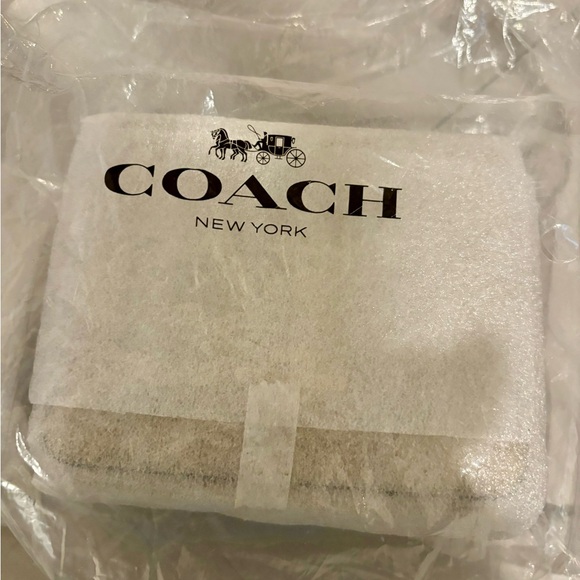 Coach Gold Jewelry Case - Picture 6 of 6